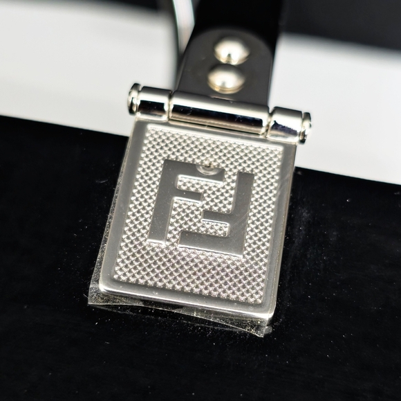 ✨️Authentic Fendi Medium Sunshine shopper Tote patent with canvas - Picture 11 of 15